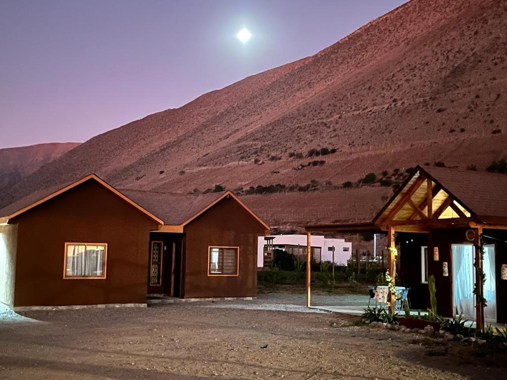 Cabanas Vicuna Cielo De Peralillo - Valle De Elqui Vicuña Exterior foto
